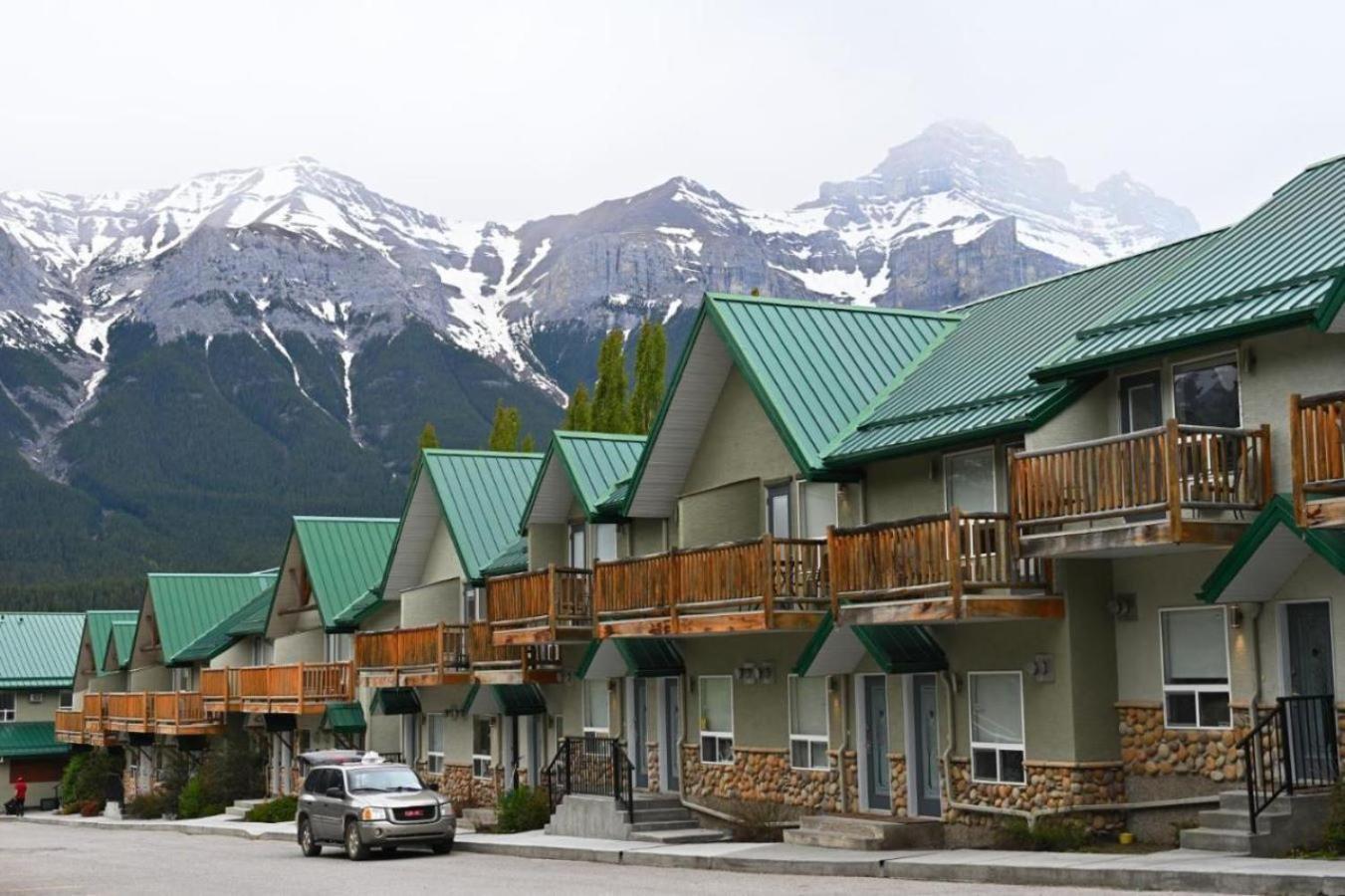 Hotel Banff Wood 4*