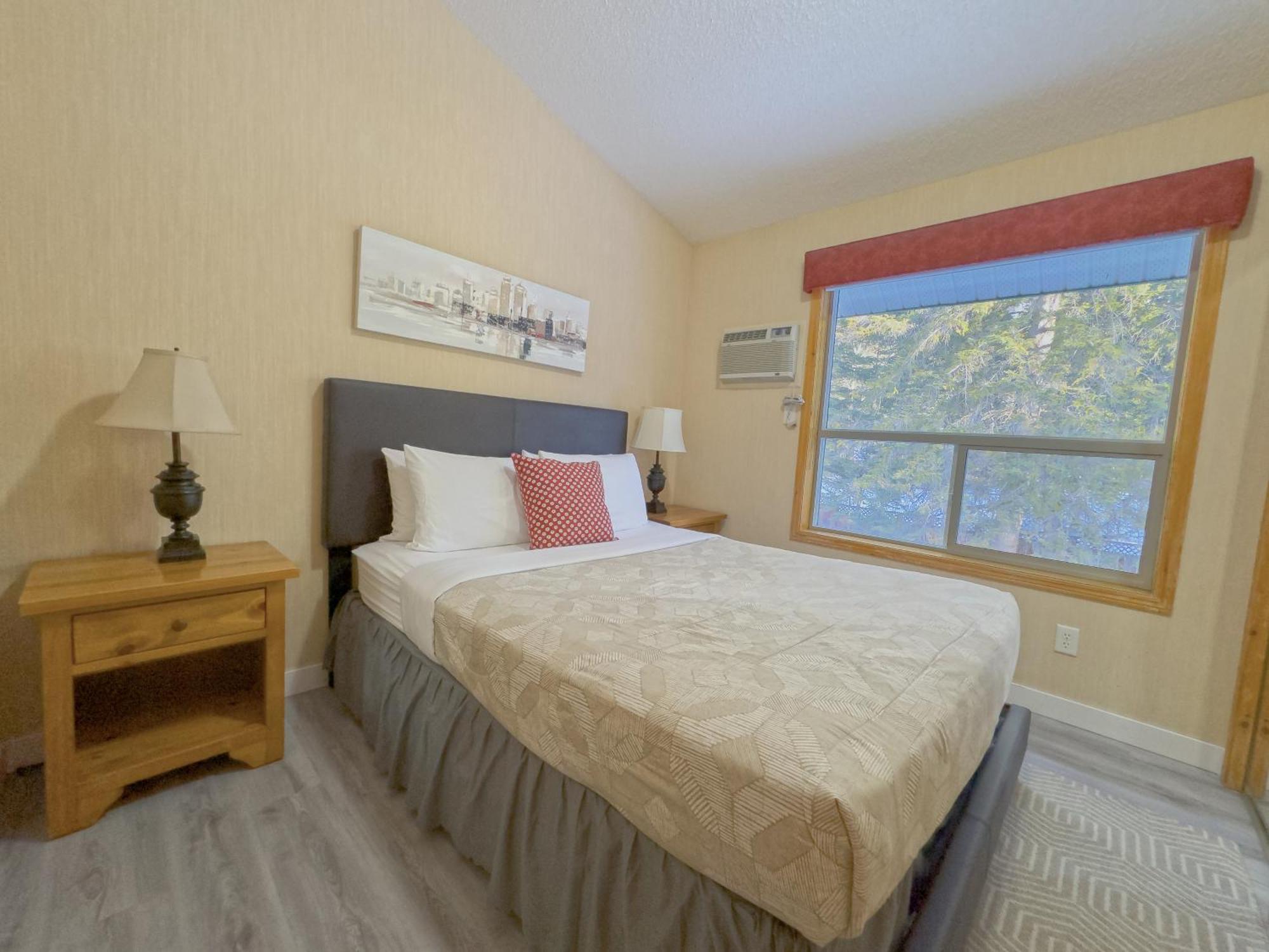 Hotel Banff Wood