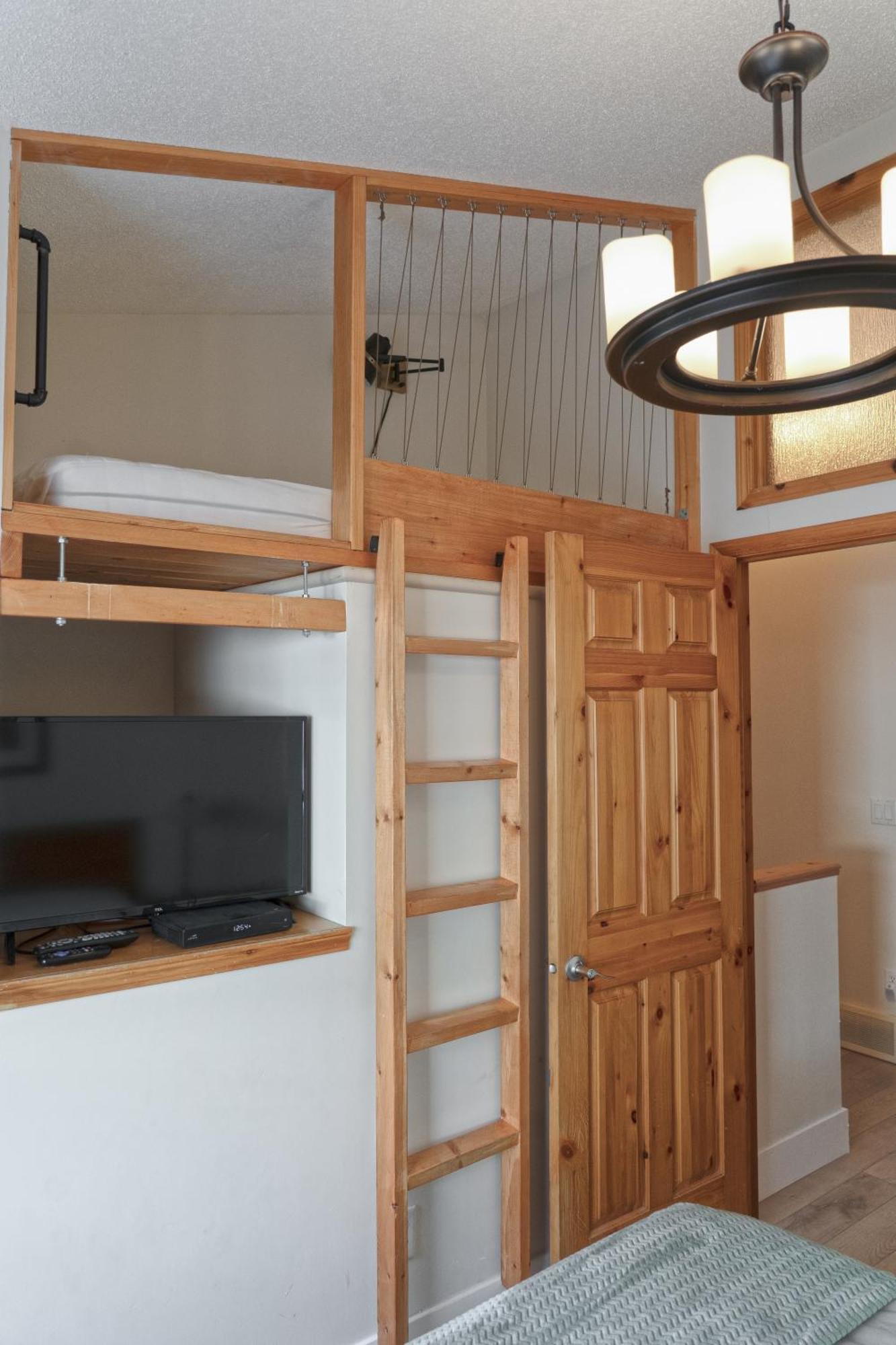 Hotel Banff Wood 4*