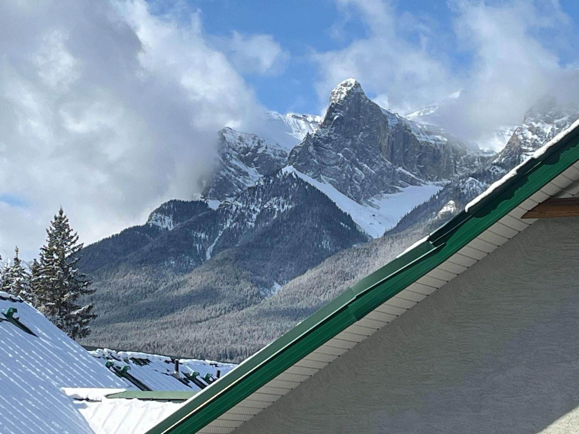 Hotel Banff Wood